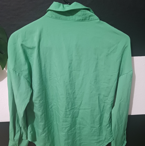 Women green button down collared long sleeve shirt - Picture 5 of 8